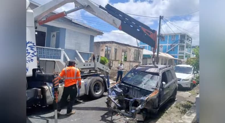 Police Remove Abandoned Vehicles in Dominica